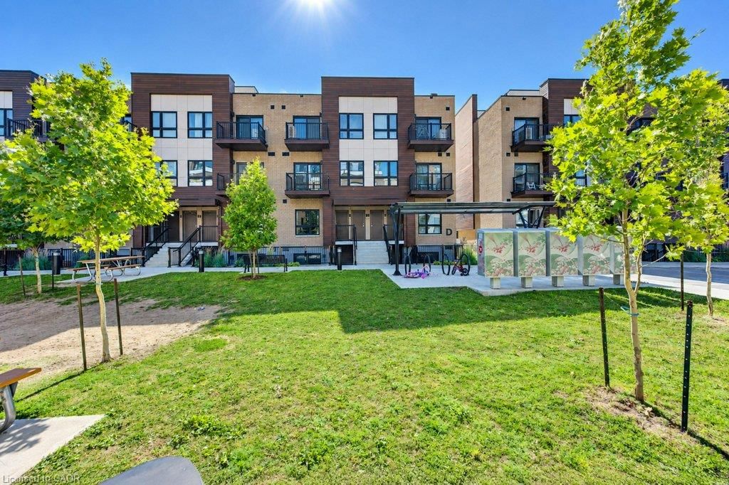 Row/Townhouse for sale at D16-10 Palace Street, Kitchener, ON, N2E 0J3 - Laurentian Hills/Country Hills W - MLS: 40866711