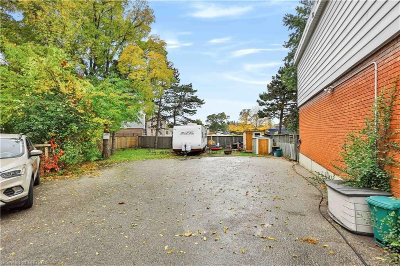 23 Brenda Court photo 5