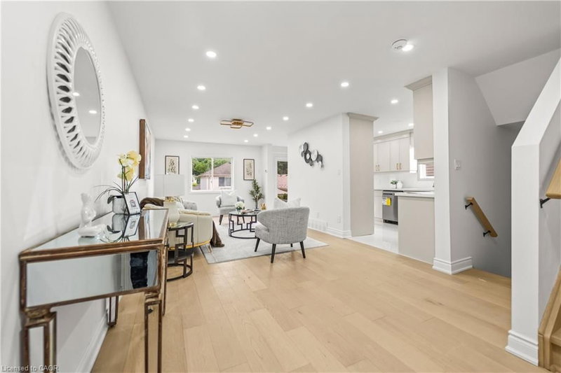 25 Bush Clover Crescent photo 4