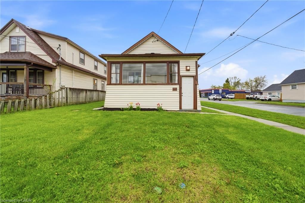 Single Family Residence for sale at 107 Broadway Street, Welland, ON, L3C 5L6 - Broadway - MLS: 40866758