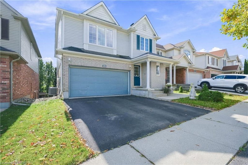 324 Beaumont Crescent photo 2