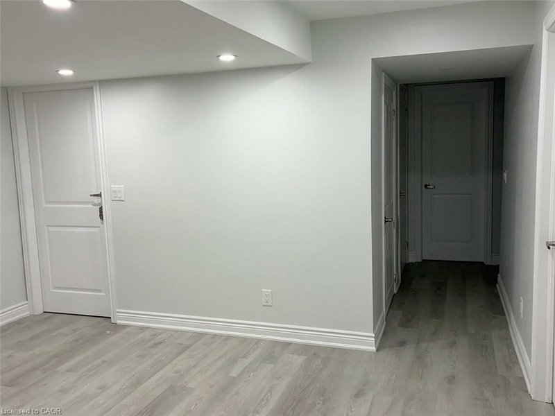 37 Parkglen Street photo 3