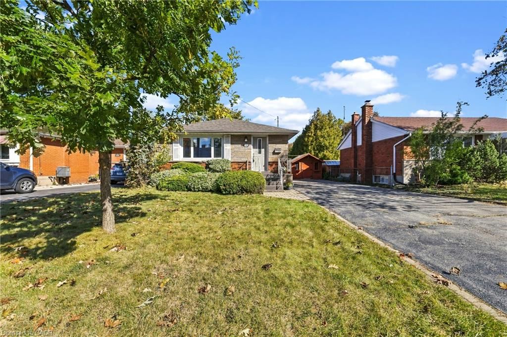 Single Family Residence for sale at 19 Endfield Avenue, Hamilton, ON, L8T 2L3 - Huntington - MLS: 40867210