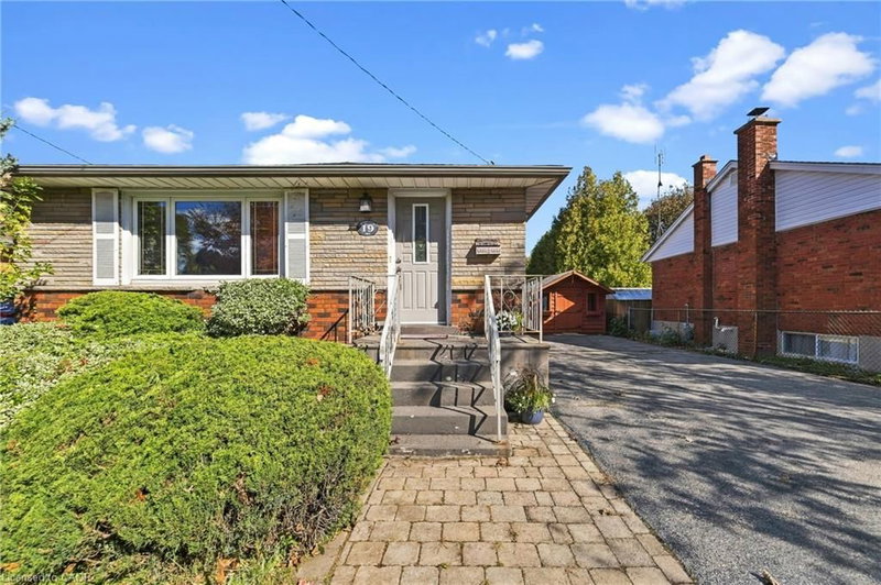 19 Endfield Avenue photo 4