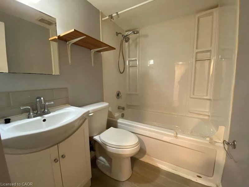 192 Allen Street E photo 5