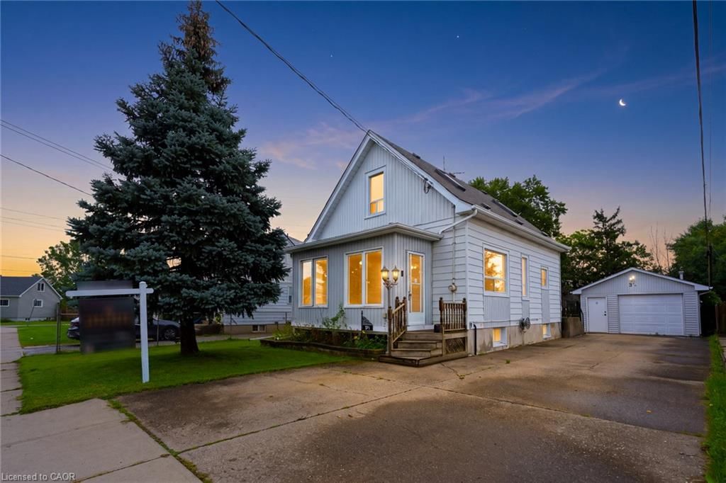 Single Family Residence for sale at 3 1/2 Dundonald Street, St. Catharines, ON, L2P 2A8 - Secord Woods - MLS: 40867443