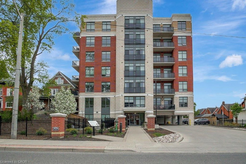 399 Queen Street S photo 4