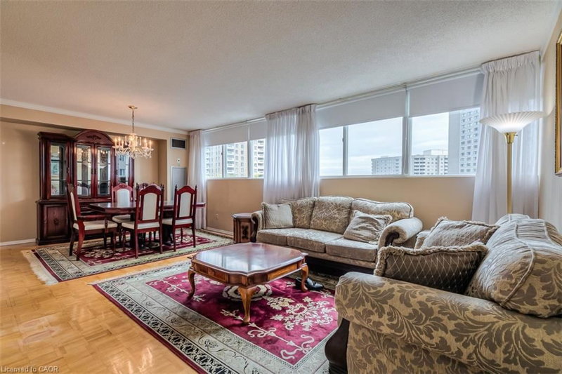 612 - 3695 Kaneff Crescent