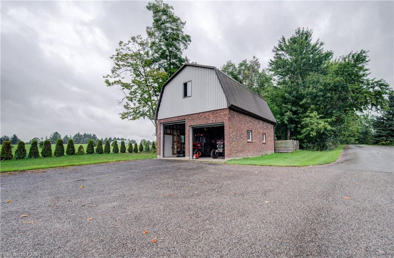 1177 Perth Street photo 4