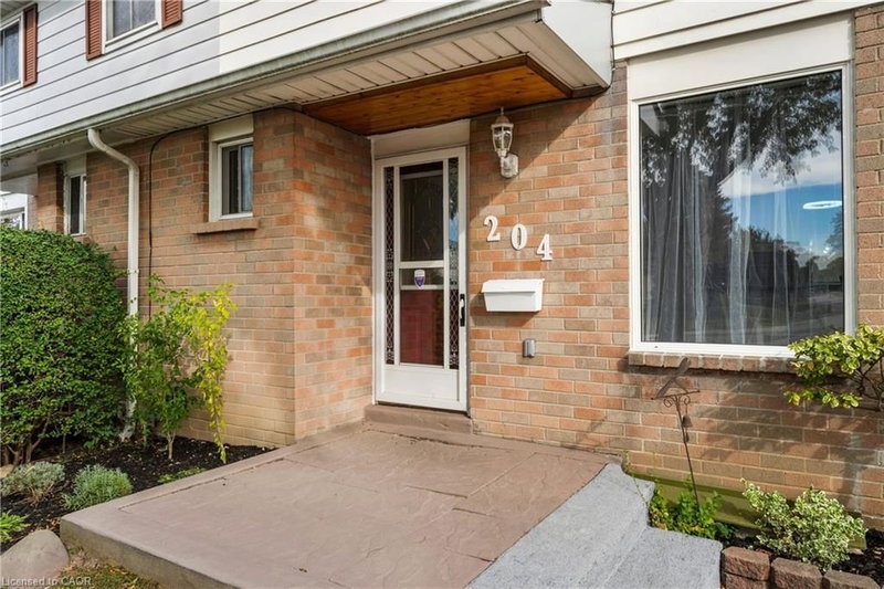 204 Birchcliffe Crescent