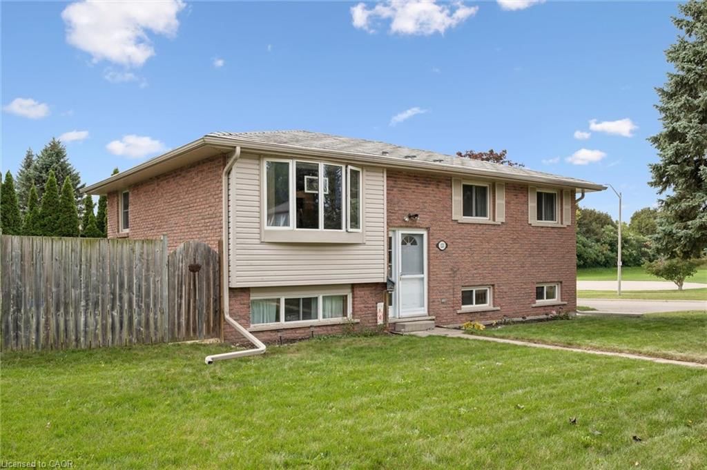 Single Family Residence for sale at 121 Nathaniel Crescent, Kitchener, ON, N2P 1L3 - Pioneer Park/Doon/Wyldwoods - MLS: 40867624