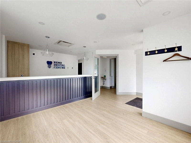 612 Upper James Street photo 3