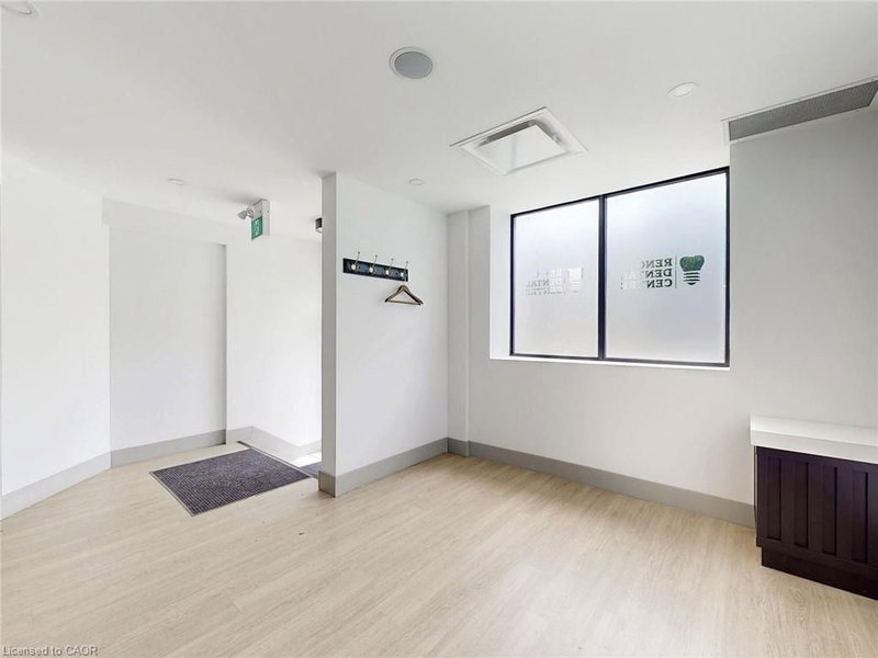 612 Upper James Street photo 5