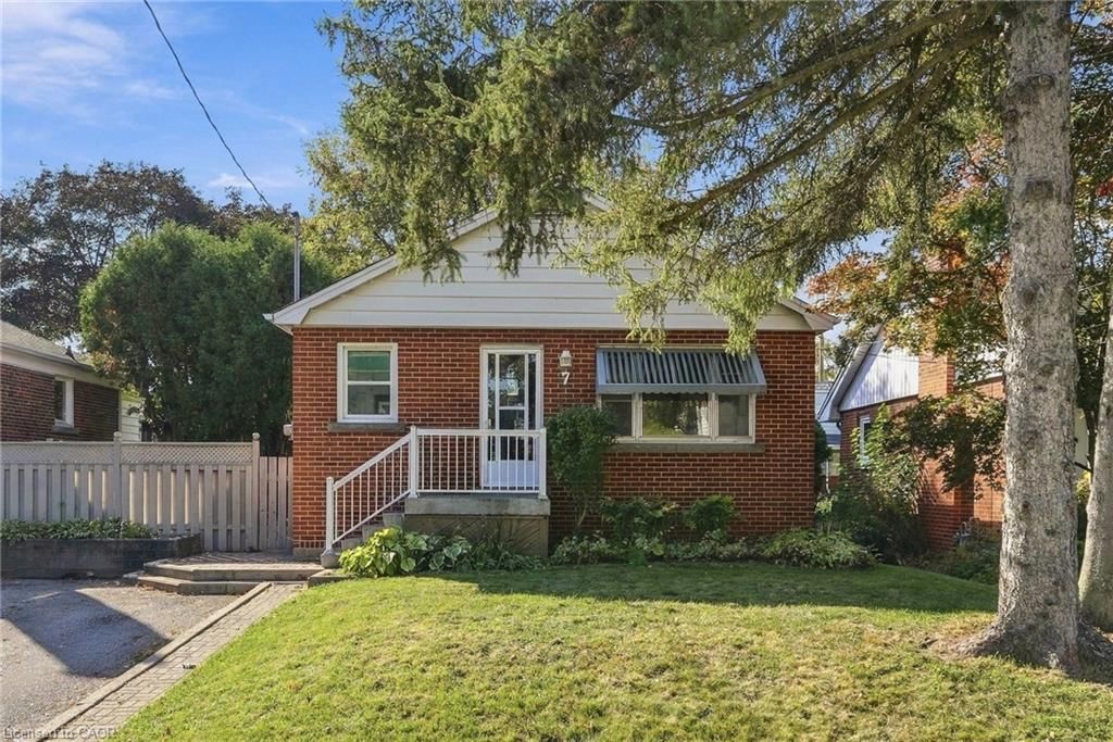 Single Family Residence for sale at 7 Sheldon Street, Dundas, ON, L9H 4P3 - University Gardens - MLS: 40867713