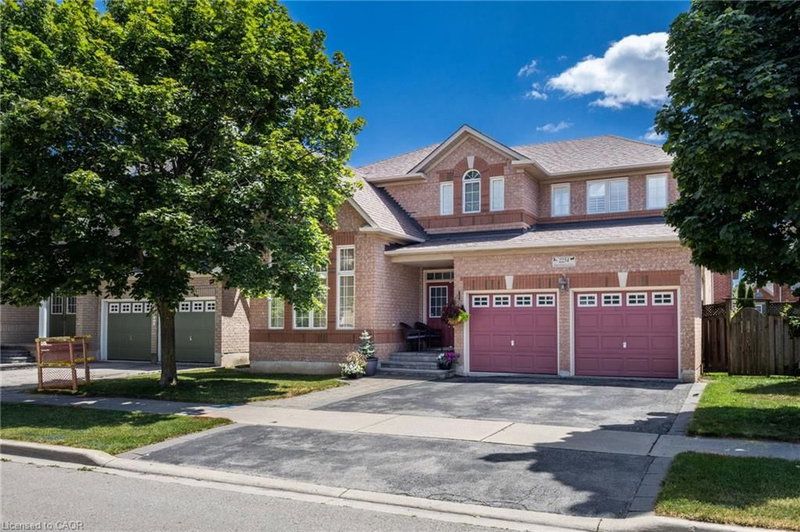 2254 Dunforest Crescent photo 2