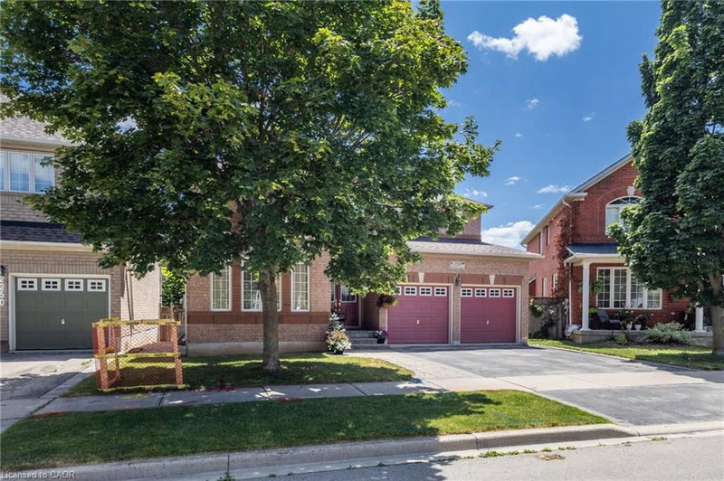 2254 Dunforest Crescent photo 3