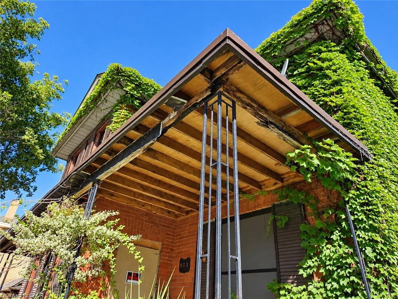 371 Hunter Street photo 2