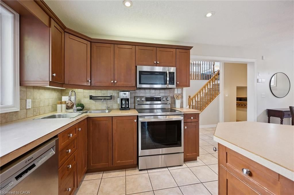 70 Inge Court, Kitchener, view 16