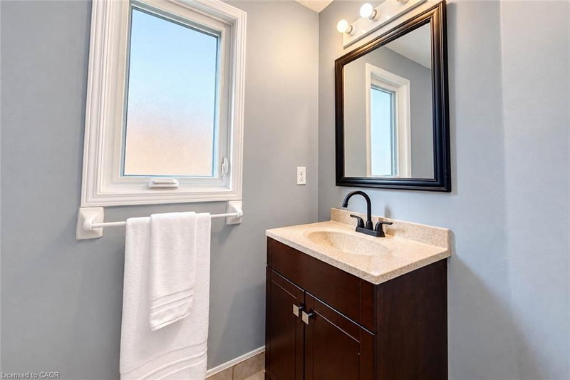 327 Oprington Place photo 4