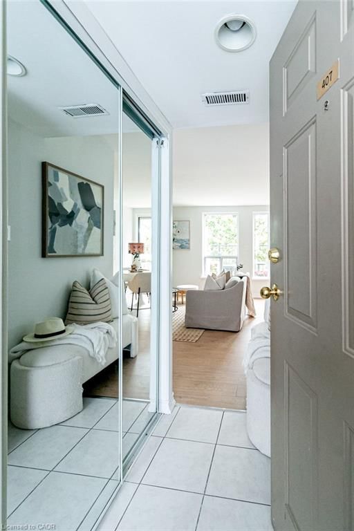 400 York Boulevard photo 4