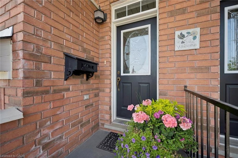 487 St Andrew Street E photo 3