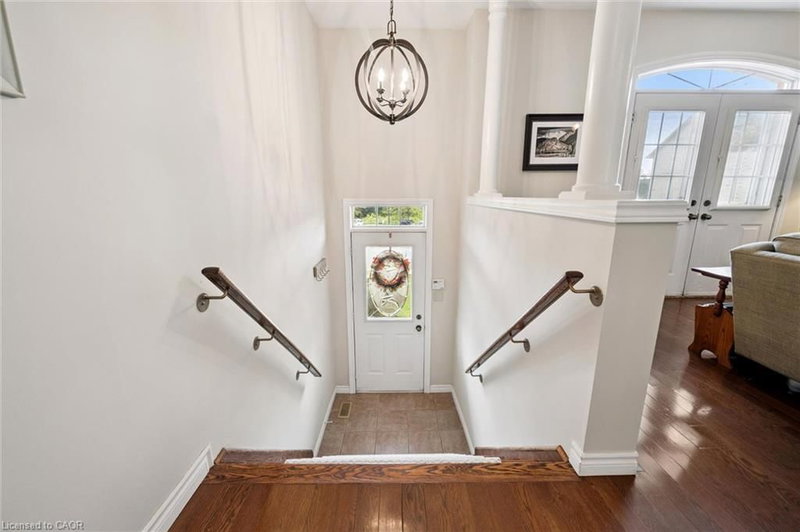 487 St Andrew Street E photo 4