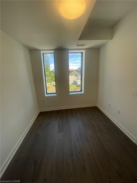 207 - 30 Francis Street S 4