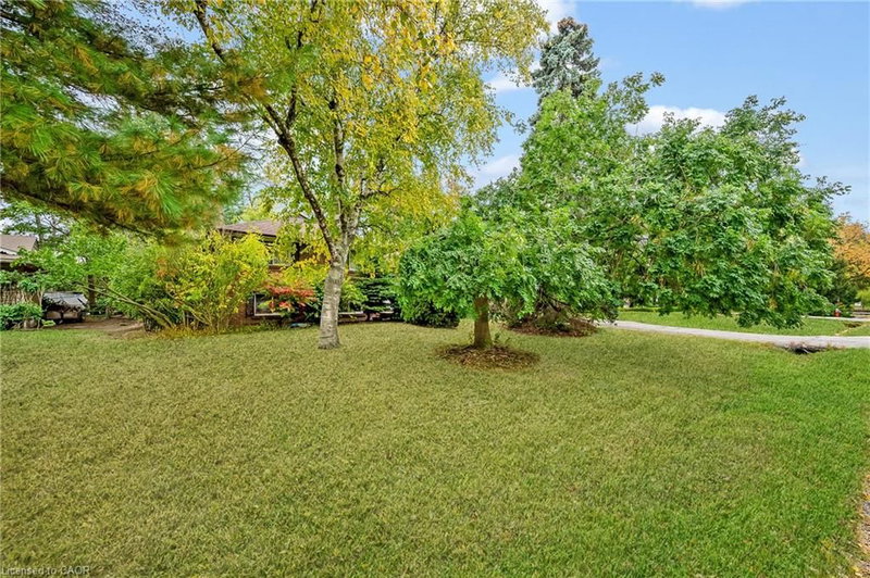 1342 Sedgewick Crescent photo 4