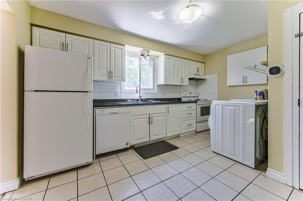 Single Family Residence for sale at 37 Gottscheer Court, Kitchener, ON, N2M 3L3 - Forest Hill - MLS: 40868298