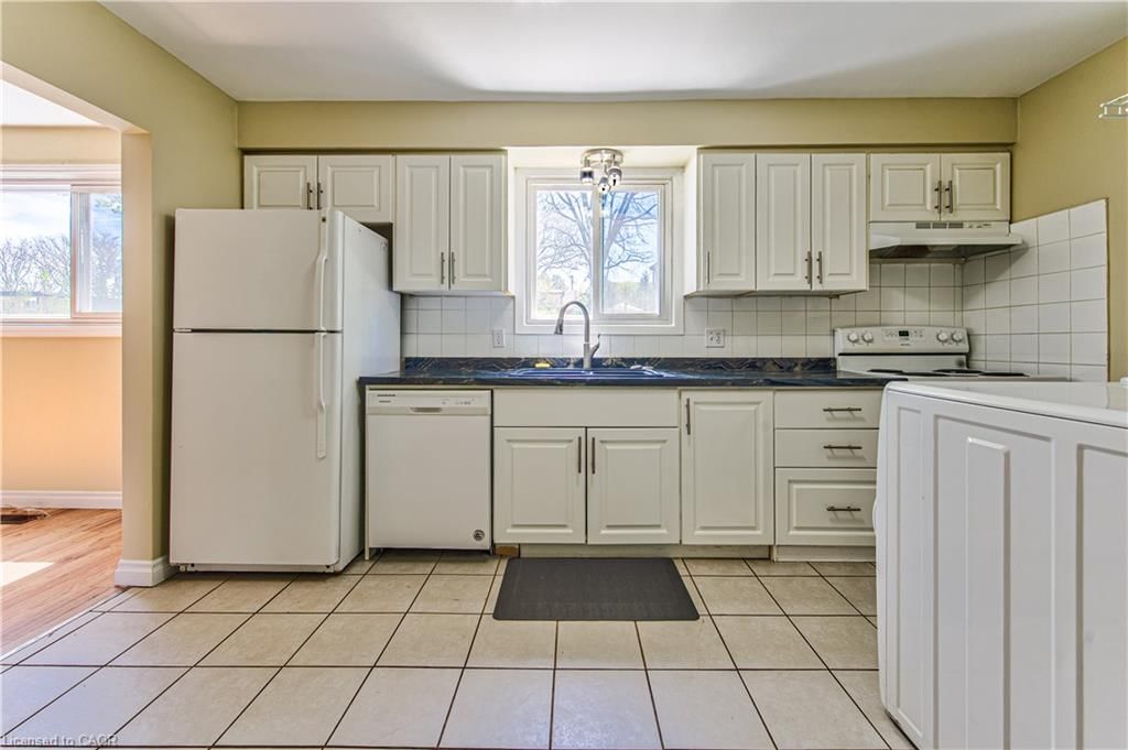 Single Family Residence for sale at 37 Gottscheer Court, Kitchener, ON, N2M 3L3 - Forest Hill - MLS: 40868298