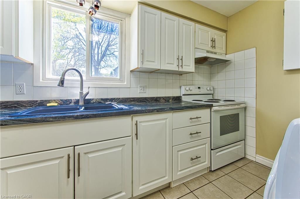 Single Family Residence for sale at 37 Gottscheer Court, Kitchener, ON, N2M 3L3 - Forest Hill - MLS: 40868298