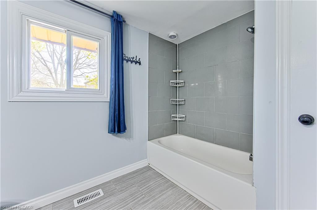 Single Family Residence for sale at 37 Gottscheer Court, Kitchener, ON, N2M 3L3 - Forest Hill - MLS: 40868298