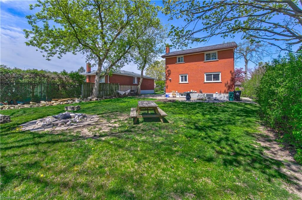 Single Family Residence for sale at 37 Gottscheer Court, Kitchener, ON, N2M 3L3 - Forest Hill - MLS: 40868298