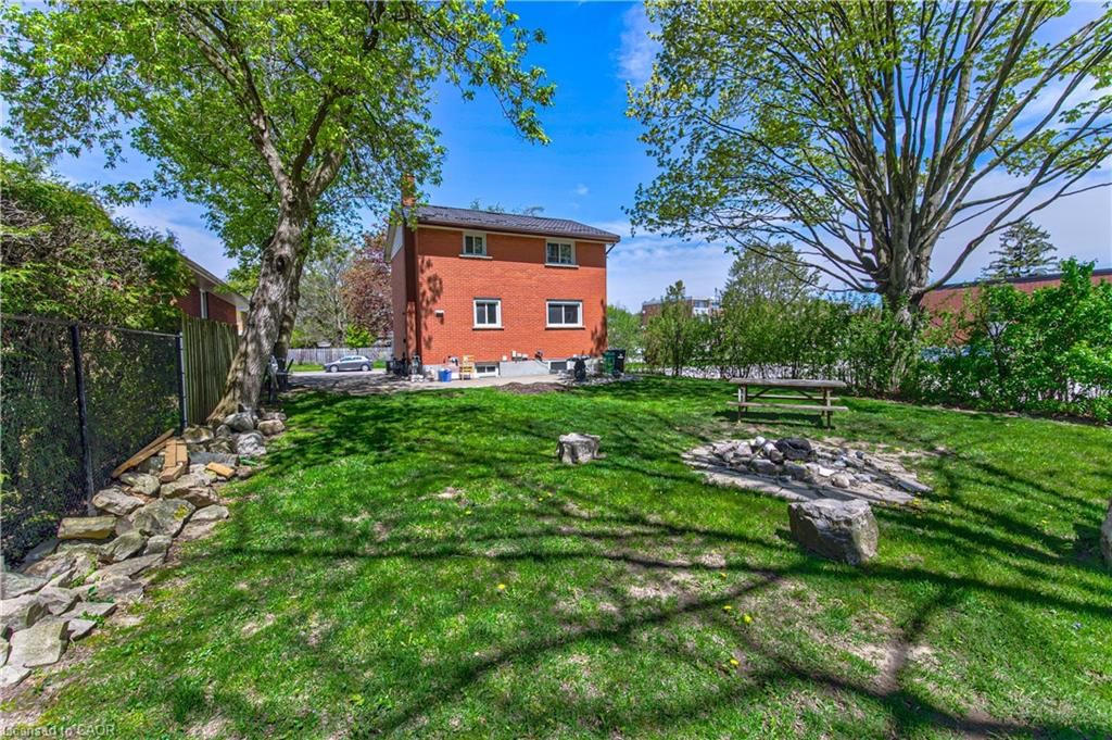 Single Family Residence for sale at 37 Gottscheer Court, Kitchener, ON, N2M 3L3 - Forest Hill - MLS: 40868298
