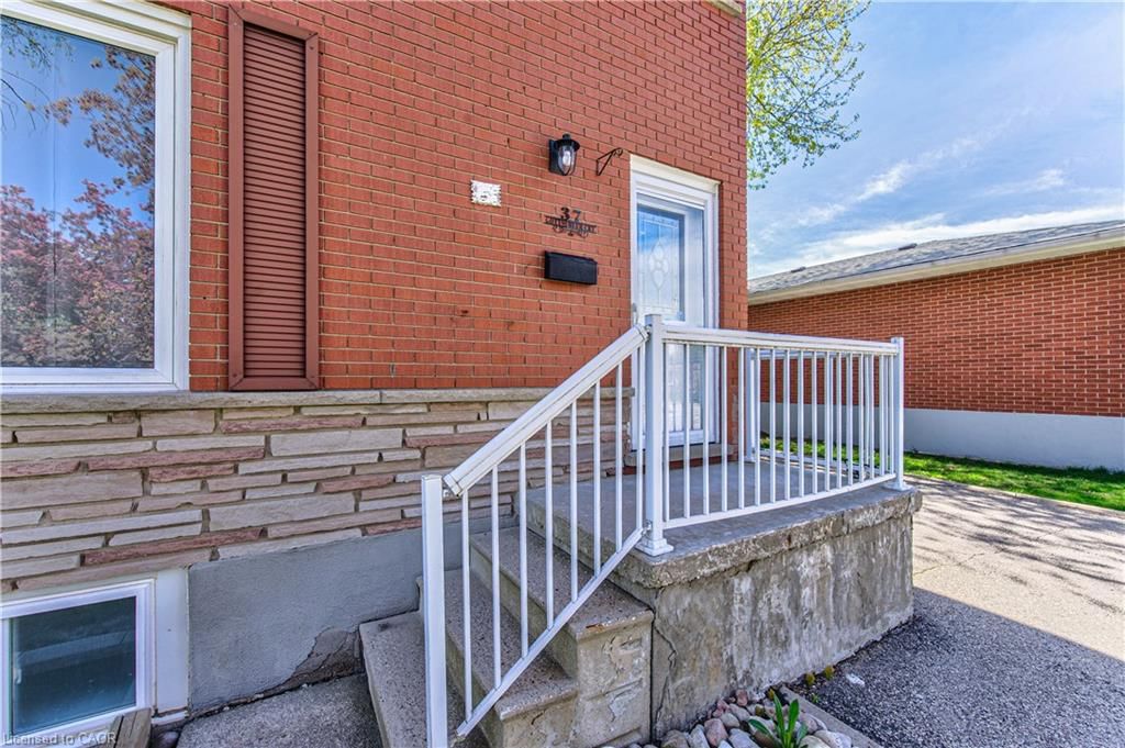 Single Family Residence for sale at 37 Gottscheer Court, Kitchener, ON, N2M 3L3 - Forest Hill - MLS: 40868298