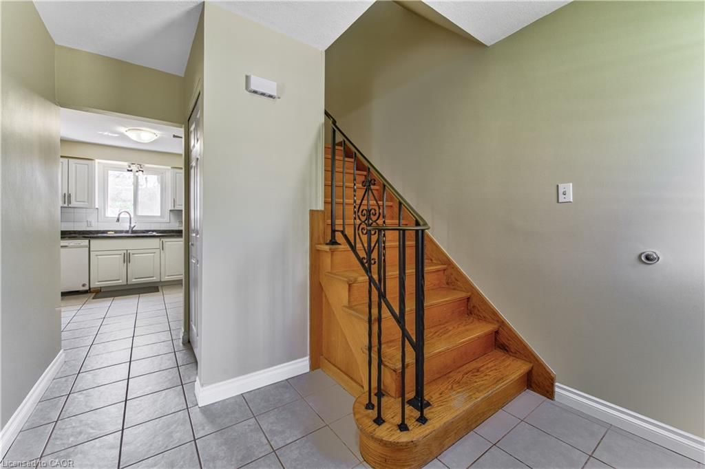 Single Family Residence for sale at 37 Gottscheer Court, Kitchener, ON, N2M 3L3 - Forest Hill - MLS: 40868298