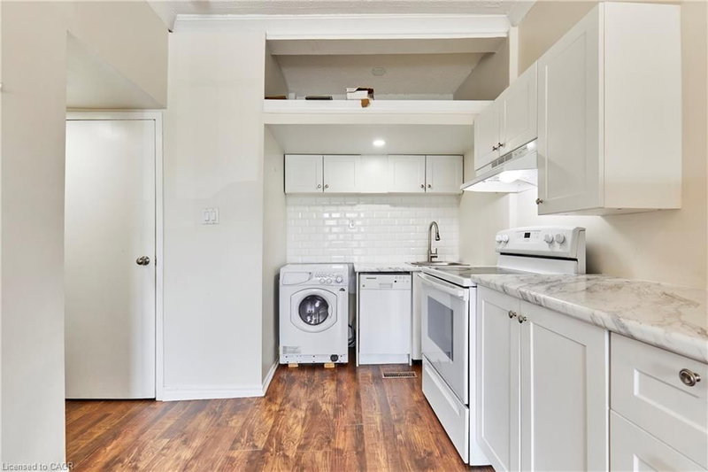 363 Barton Street E photo 3