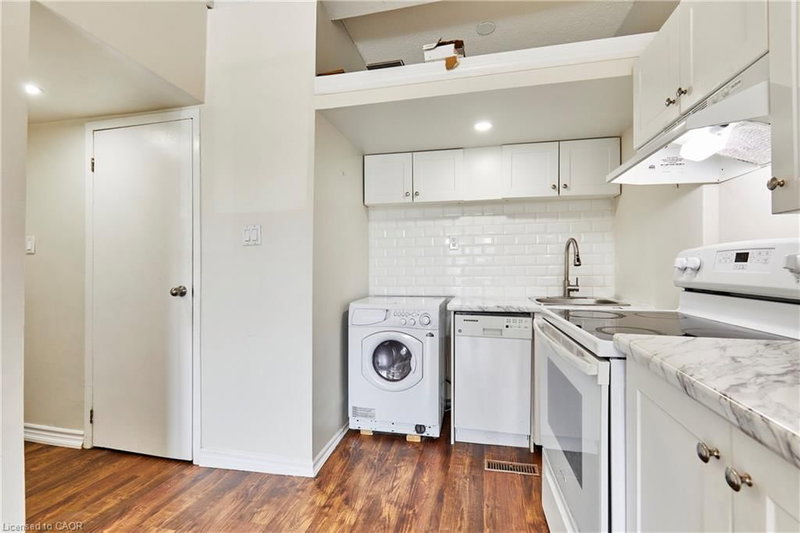 363 Barton Street E photo 4