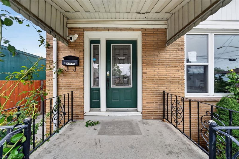 11 Selkirk Avenue photo 4