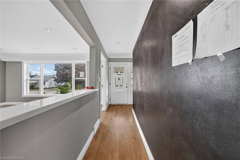 11 Selkirk Avenue photo 5