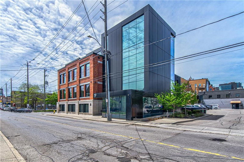 19 Regina Street N photo 2