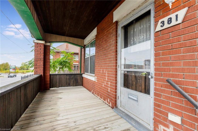 381 Victoria Street N photo 2