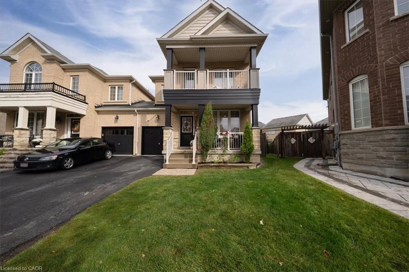 1469 Haws Crescent photo 2