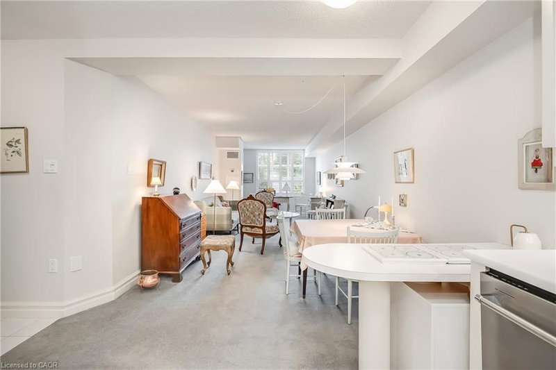 221 Robinson Street photo 5