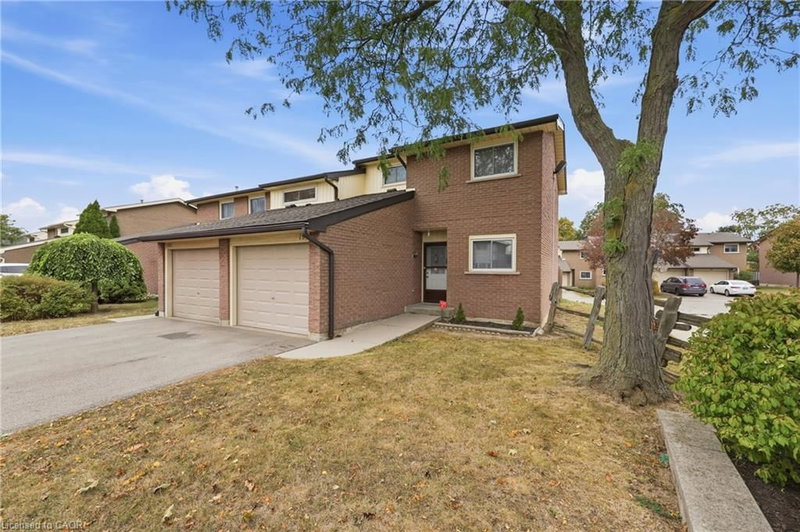 38 - 195 Queen Victoria Drive
