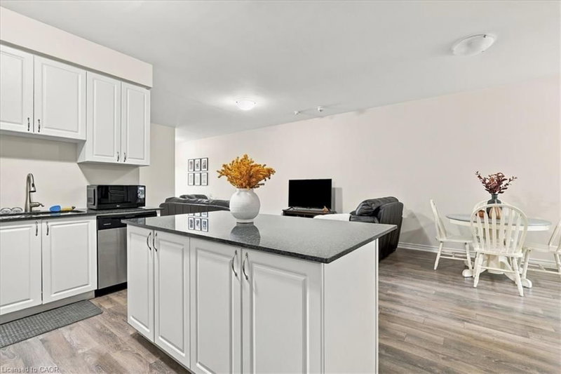908 Apple Hill Lane photo 4