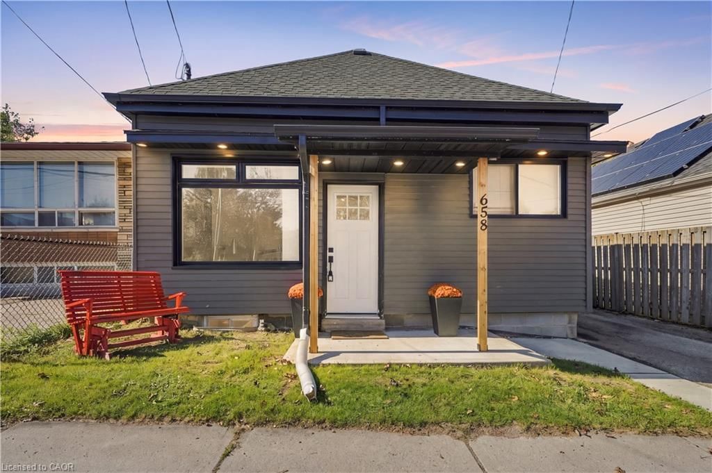 Single Family Residence for sale at 658 Upper Wellington Street, Hamilton, ON, L9A 3R1 - Centremount - MLS: 40869047