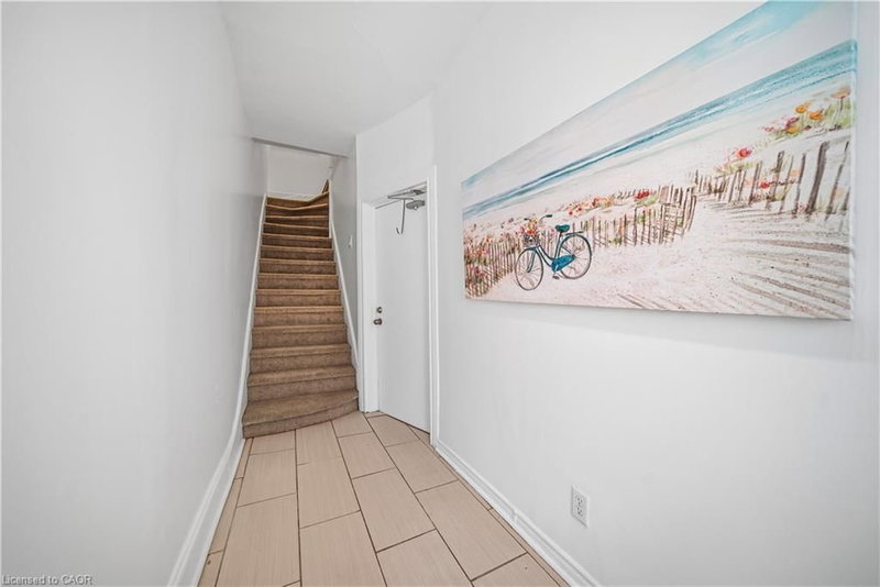 107 Queen Street S photo 4
