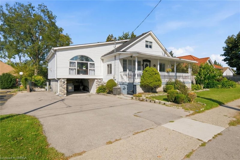 986 Colborne Street photo 2