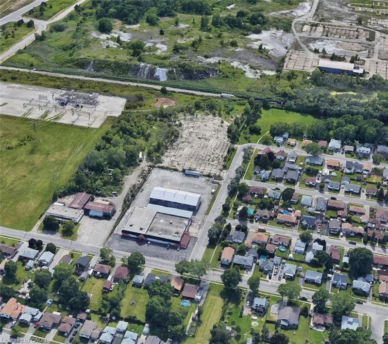 884 Gordon Street photo 2
